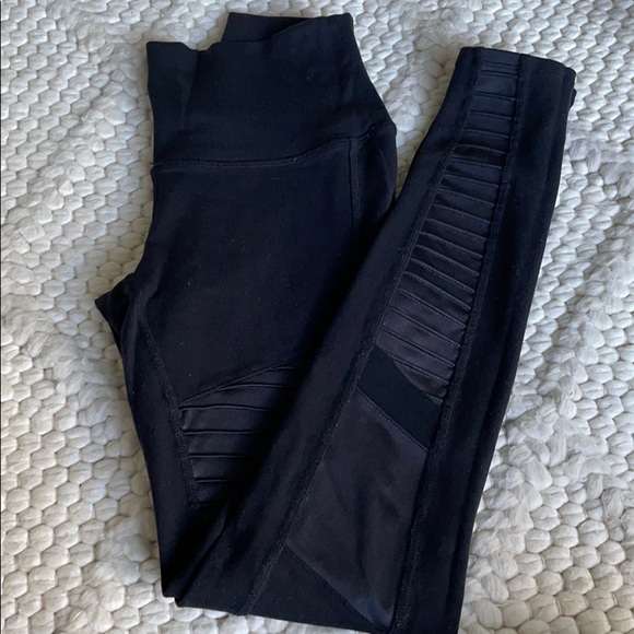ALO Yoga Pants - Black Moto Alo legging